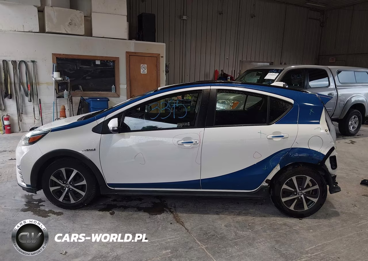 2018 Toyota Prius C Two VIN:JTDKDTB38J1613145 - 15