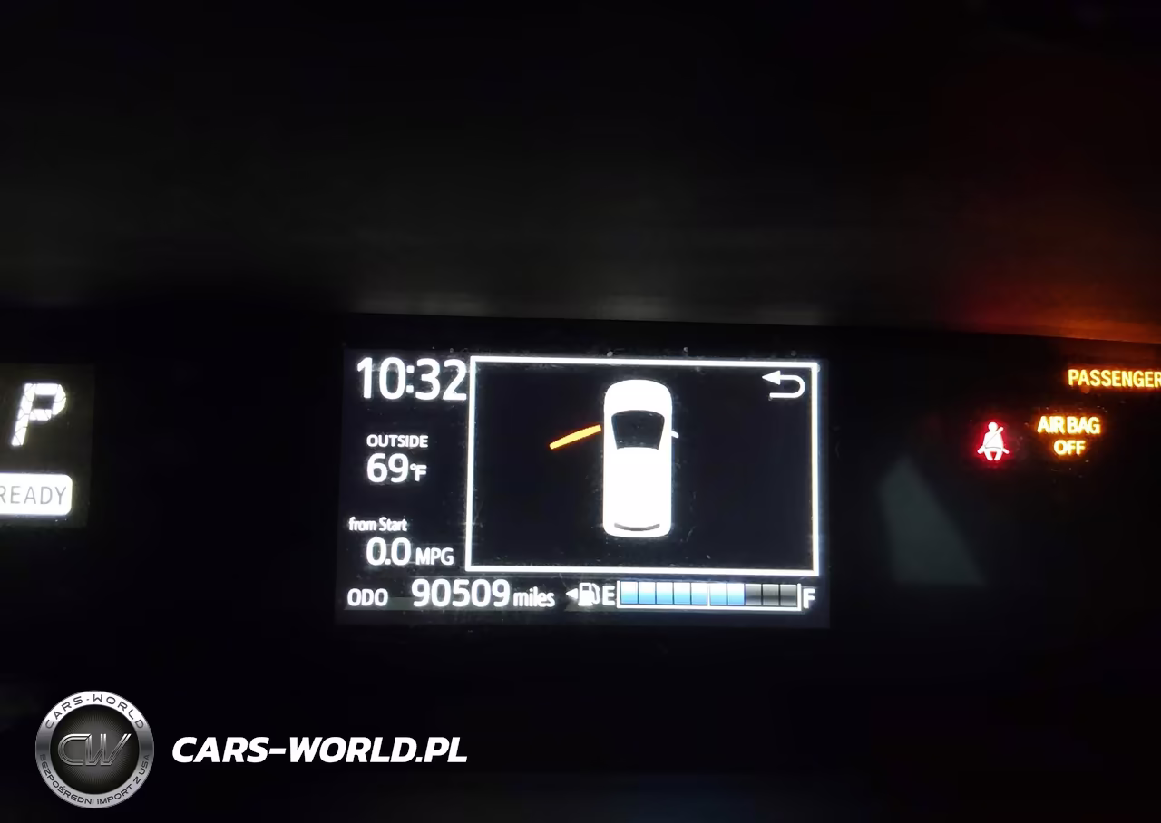 2018 Toyota Prius C Two VIN:JTDKDTB38J1613145 - 16