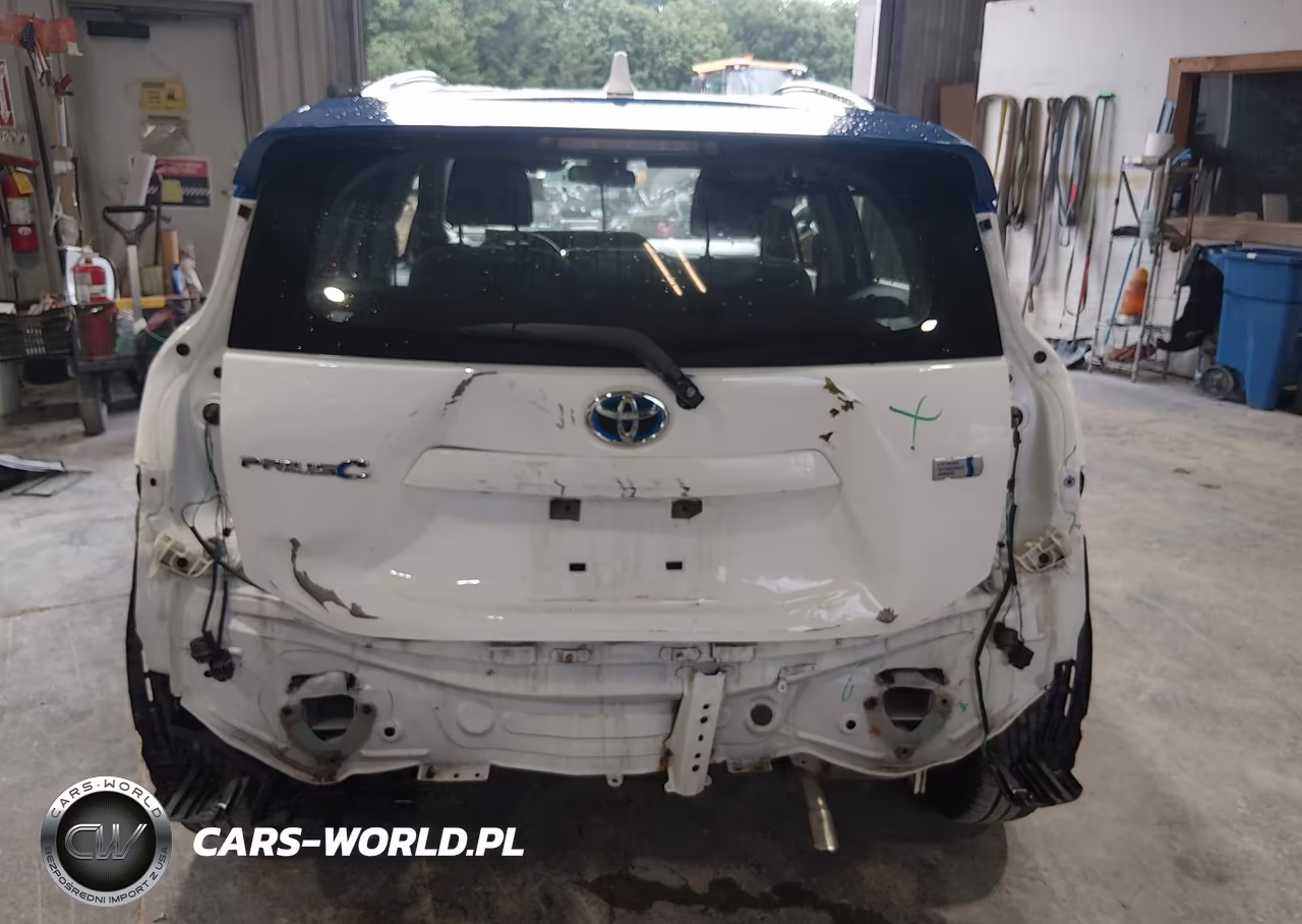 2018 Toyota Prius C Two VIN:JTDKDTB38J1613145 - 17