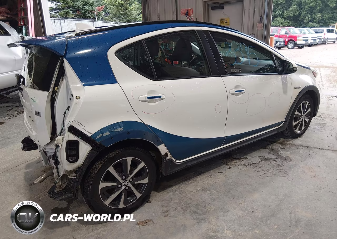 2018 Toyota Prius C Two VIN:JTDKDTB38J1613145 - 4