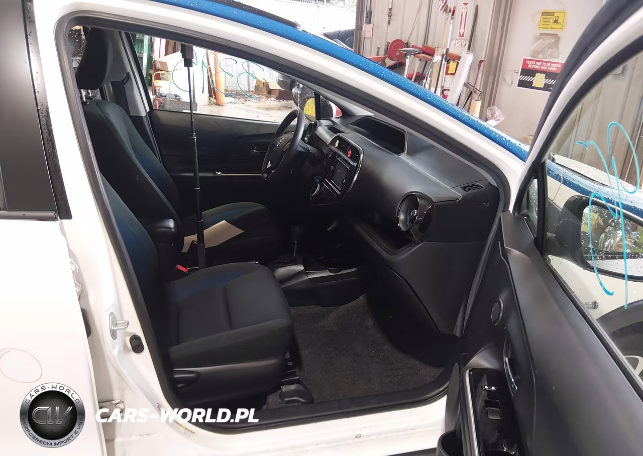 2018 Toyota Prius C Two VIN:JTDKDTB38J1613145 - 5