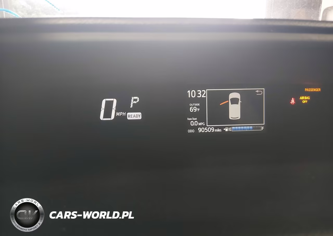 2018 Toyota Prius C Two VIN:JTDKDTB38J1613145 - 7