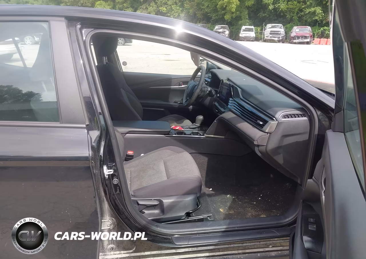 2025 Toyota Camry Le VIN:4T1DAACKXSU139366 - 5