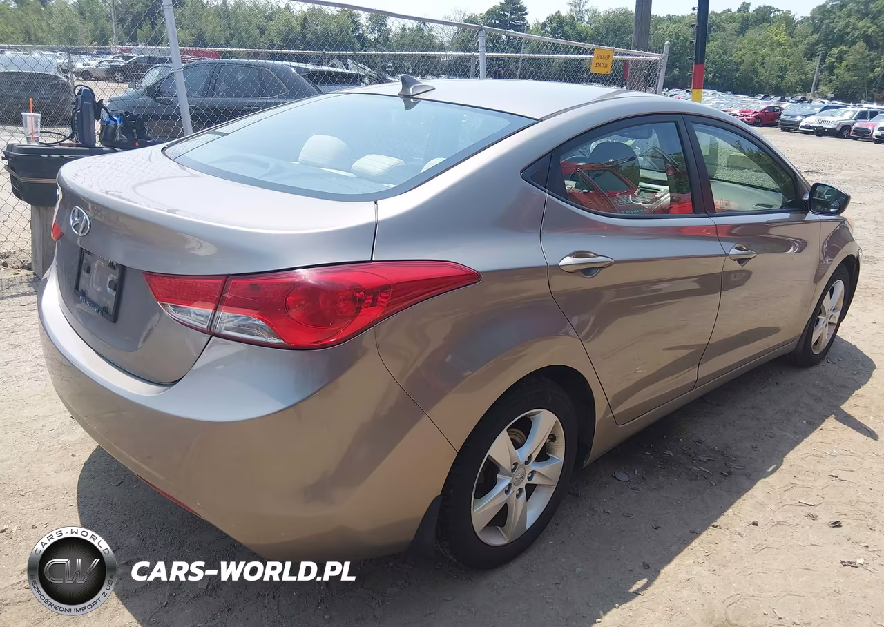 2013 Hyundai Elantra Gls VIN:5NPDH4AE3DH172396 - 4