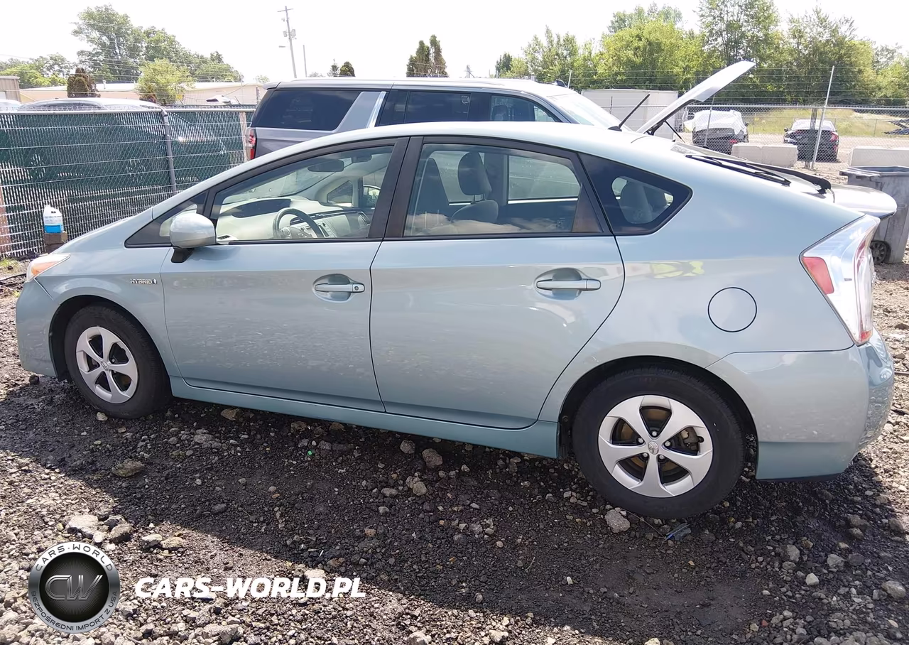 2015 Toyota Prius VIN:JTDKN3DUXF1932041 - 14