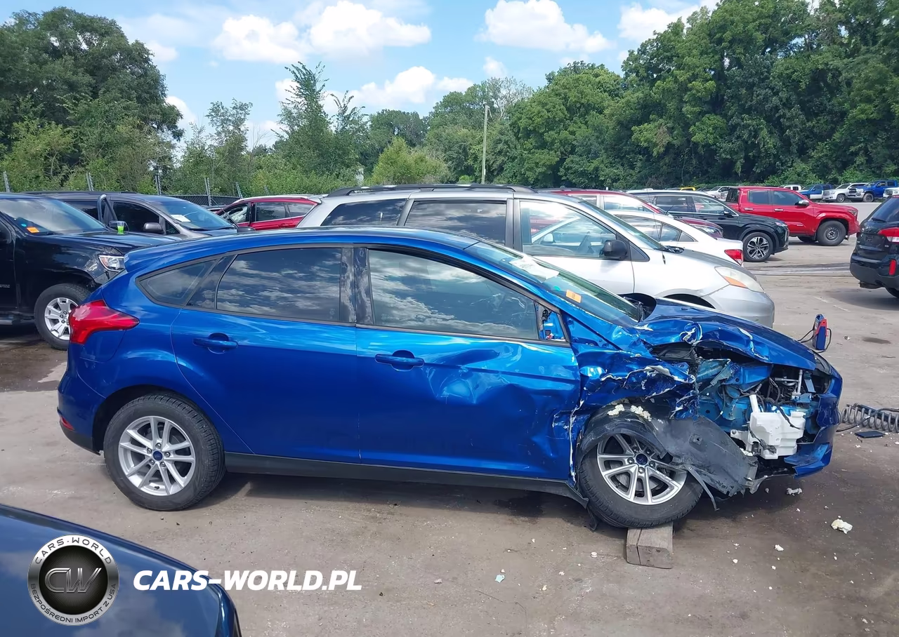 2018 Ford Focus Se VIN:1FADP3K29JL330903 - 13