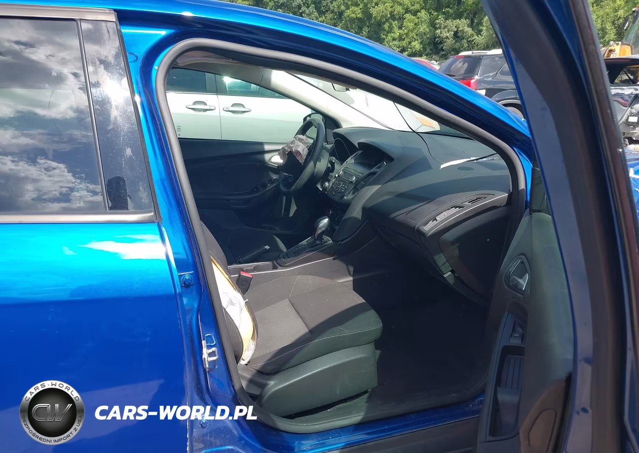2018 Ford Focus Se VIN:1FADP3K29JL330903 - 5