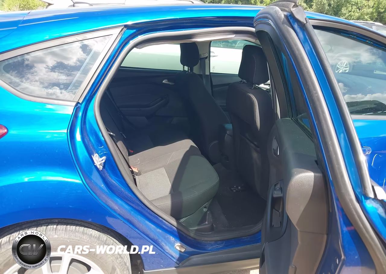 2018 Ford Focus Se VIN:1FADP3K29JL330903 - 8