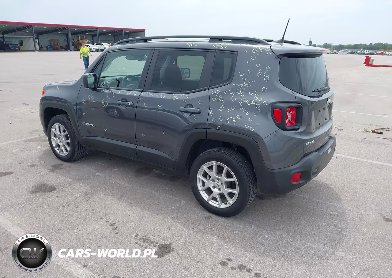 2023 Jeep Renegade Latitude 4X4 VIN:ZACNJDB18PPP42633 - 3