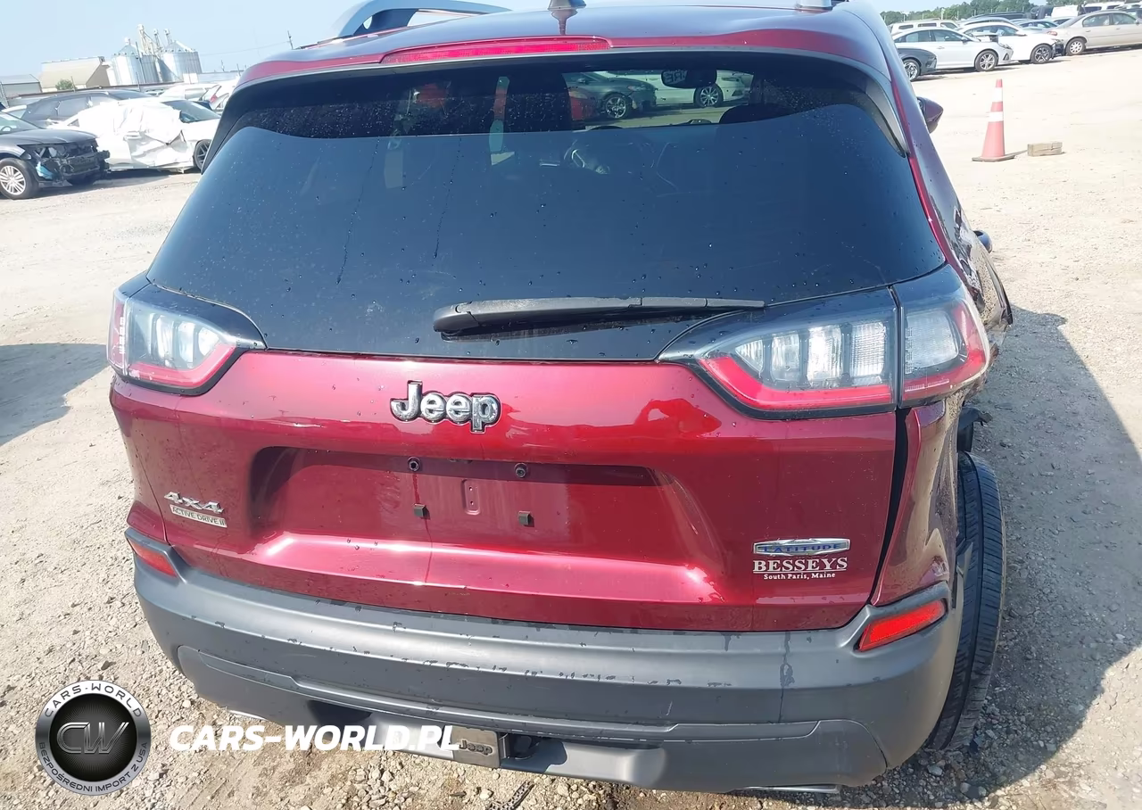 2019 Jeep Cherokee Latitude Plus 4X4 VIN:1C4PJMLX3KD120964 - 16