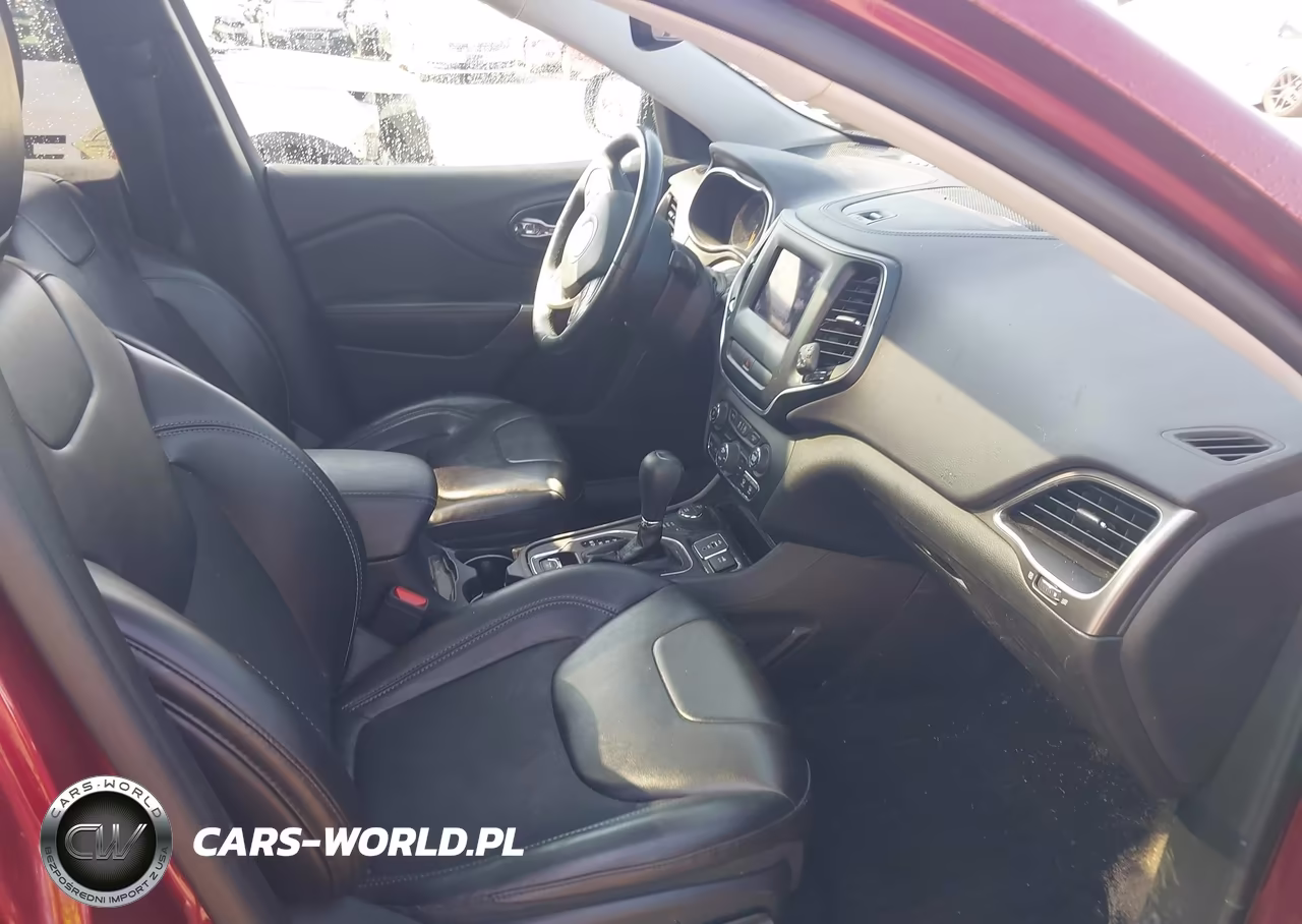 2019 Jeep Cherokee Latitude Plus 4X4 VIN:1C4PJMLX3KD120964 - 5