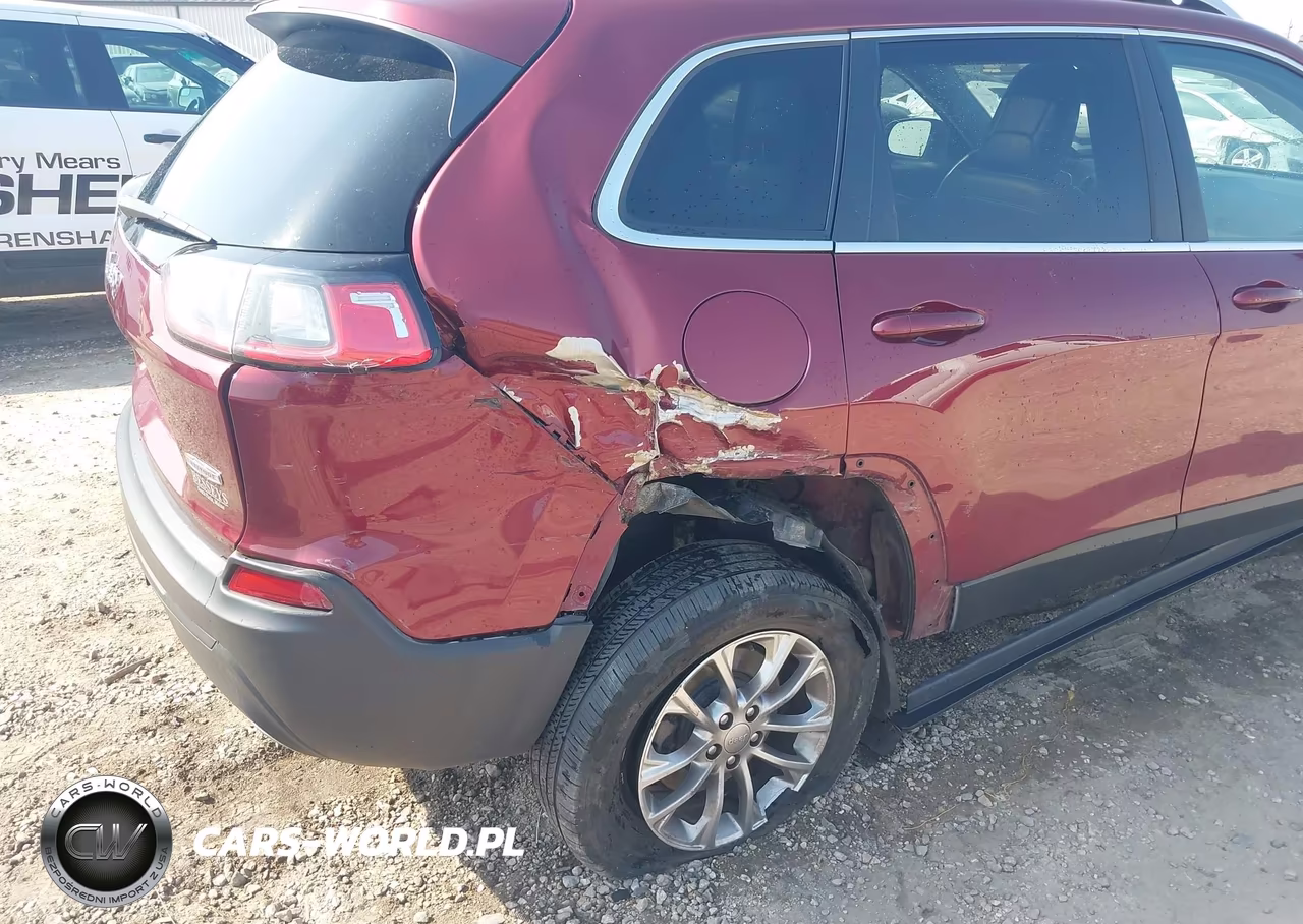 2019 Jeep Cherokee Latitude Plus 4X4 VIN:1C4PJMLX3KD120964 - 6