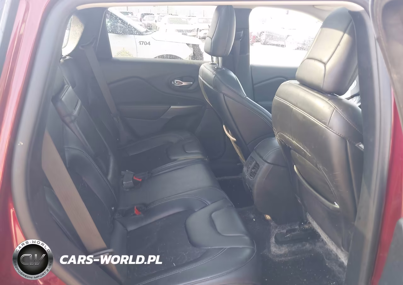 2019 Jeep Cherokee Latitude Plus 4X4 VIN:1C4PJMLX3KD120964 - 8