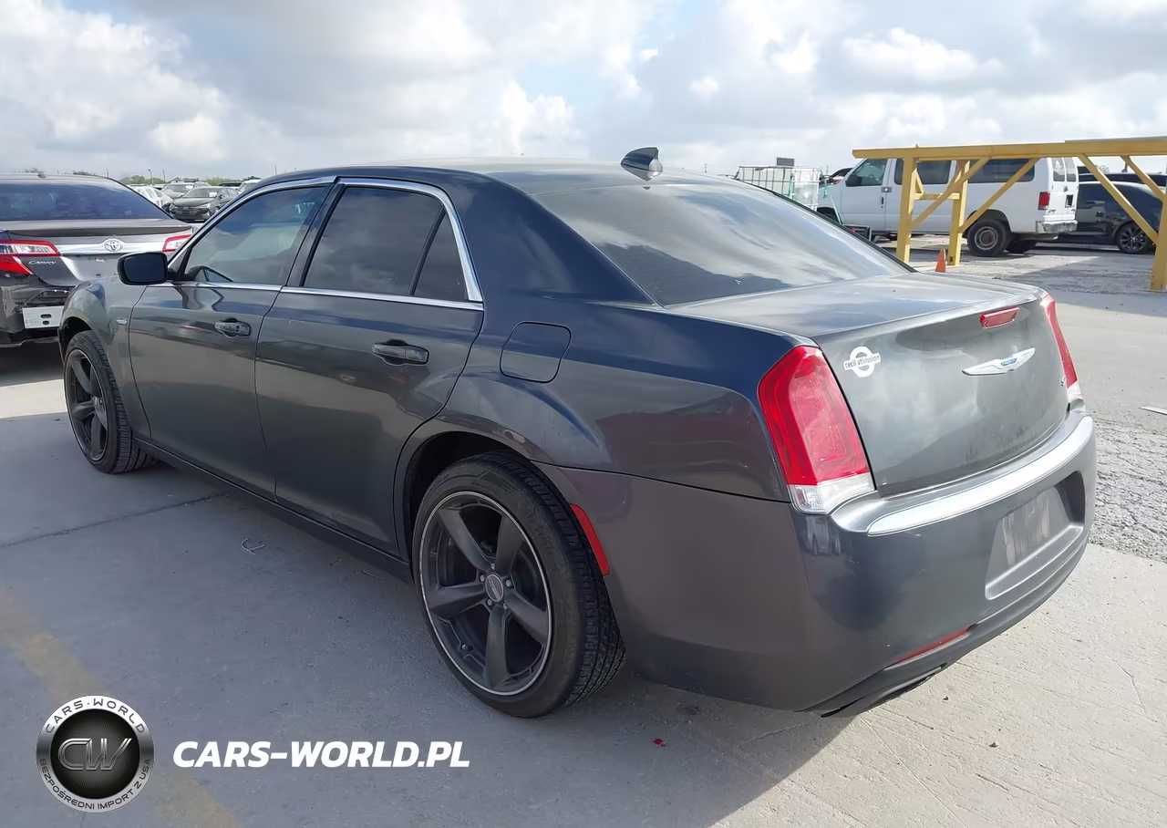 2019 Chrysler 300 Touring VIN:2C3CCAAG8KH727167 - 3