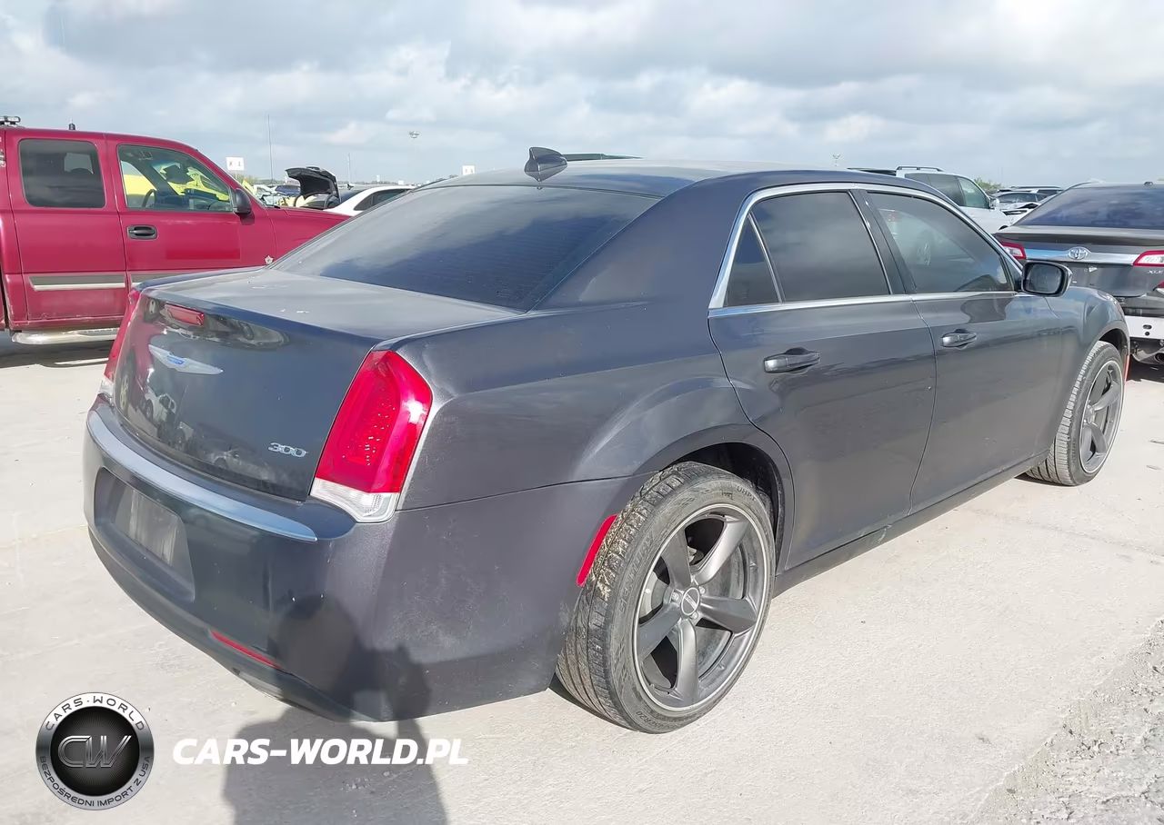 2019 Chrysler 300 Touring VIN:2C3CCAAG8KH727167 - 4