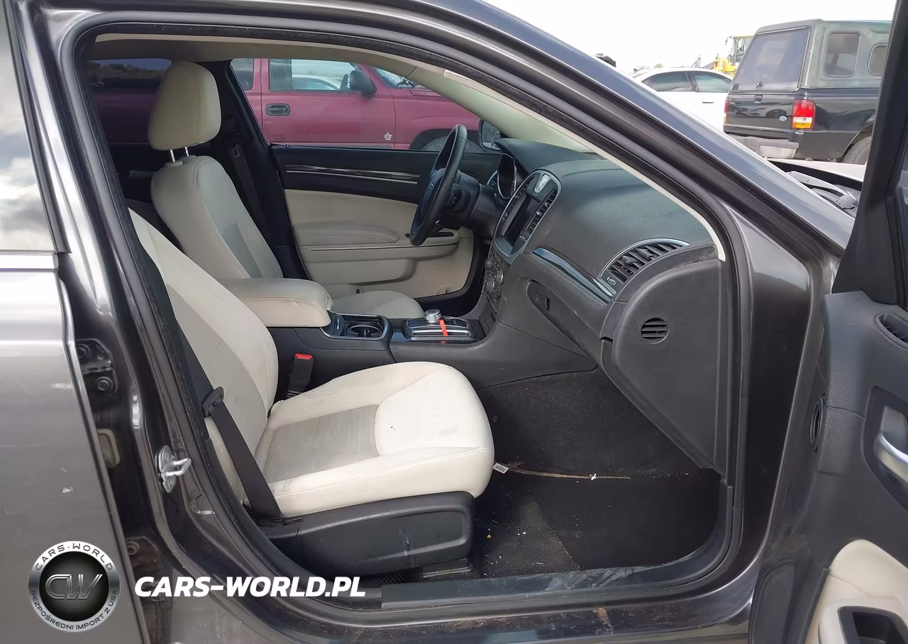 2019 Chrysler 300 Touring VIN:2C3CCAAG8KH727167 - 5