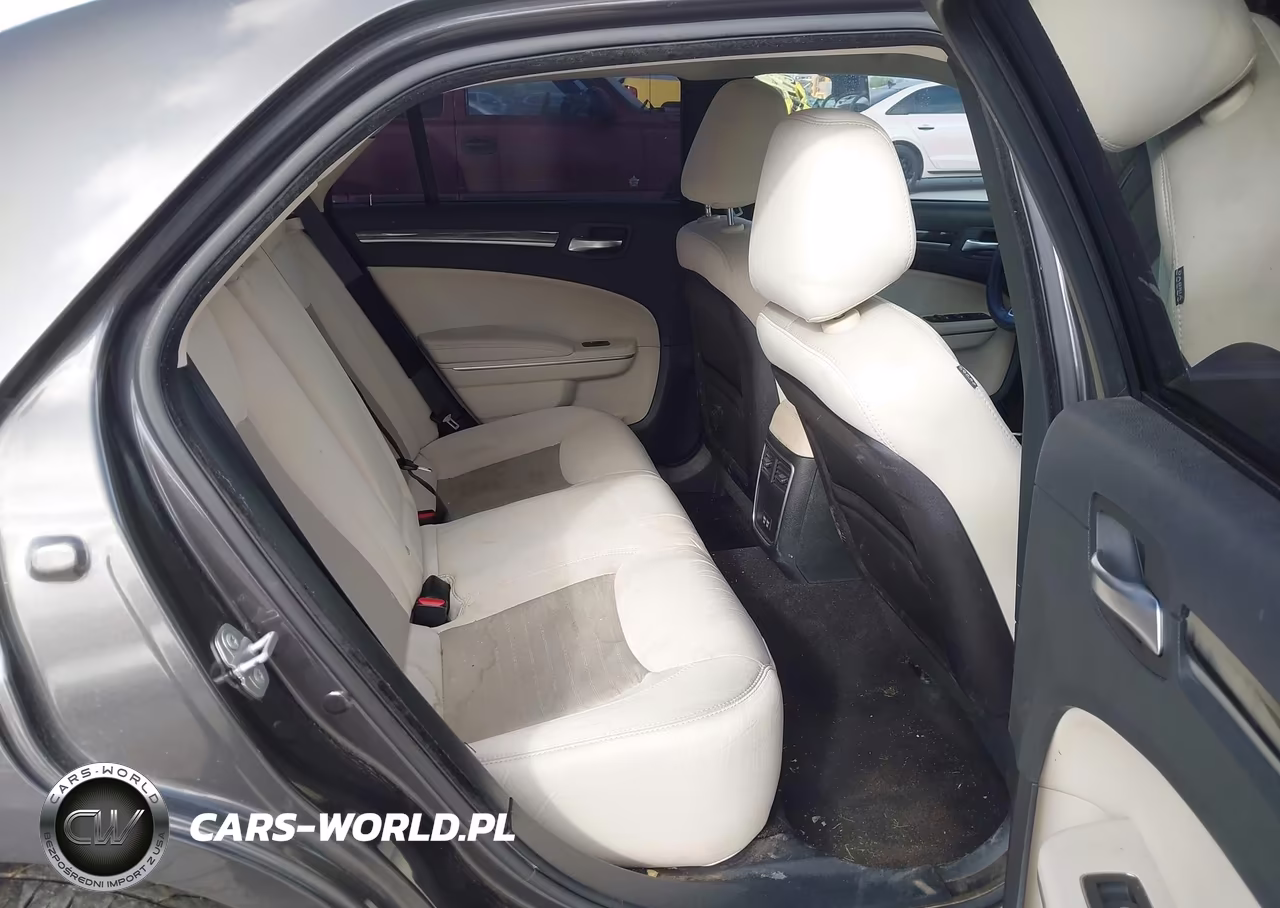 2019 Chrysler 300 Touring VIN:2C3CCAAG8KH727167 - 8