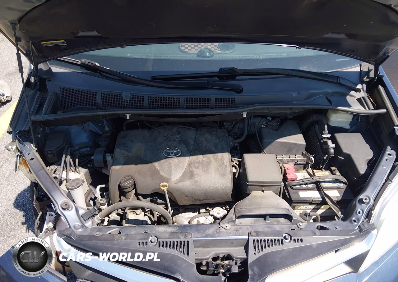 2018 Toyota Sienna Le 8 Passenger VIN:5TDKZ3DCXJS941037 - 10