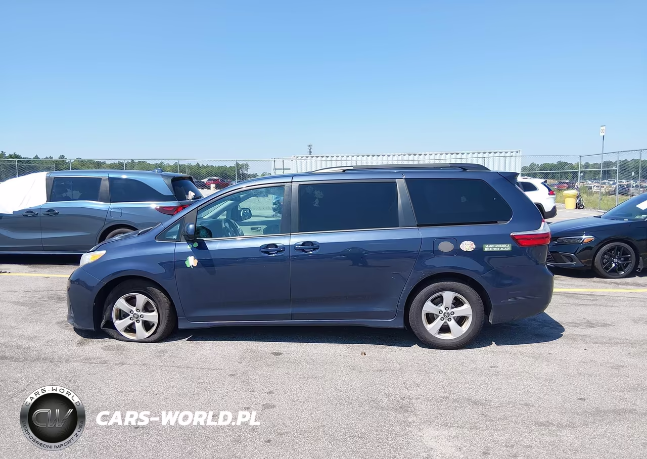 2018 Toyota Sienna Le 8 Passenger VIN:5TDKZ3DCXJS941037 - 14
