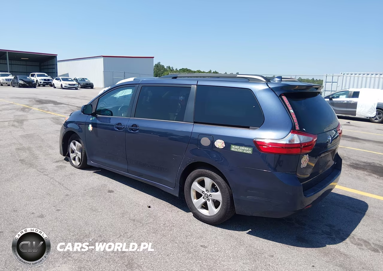 2018 Toyota Sienna Le 8 Passenger VIN:5TDKZ3DCXJS941037 - 3