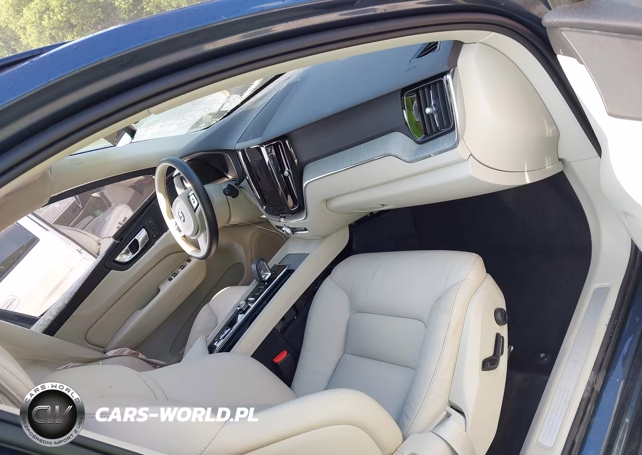 2024 Volvo Xc60 B5 Plus Dark Theme VIN:YV4L12RL4R1800842 - 5