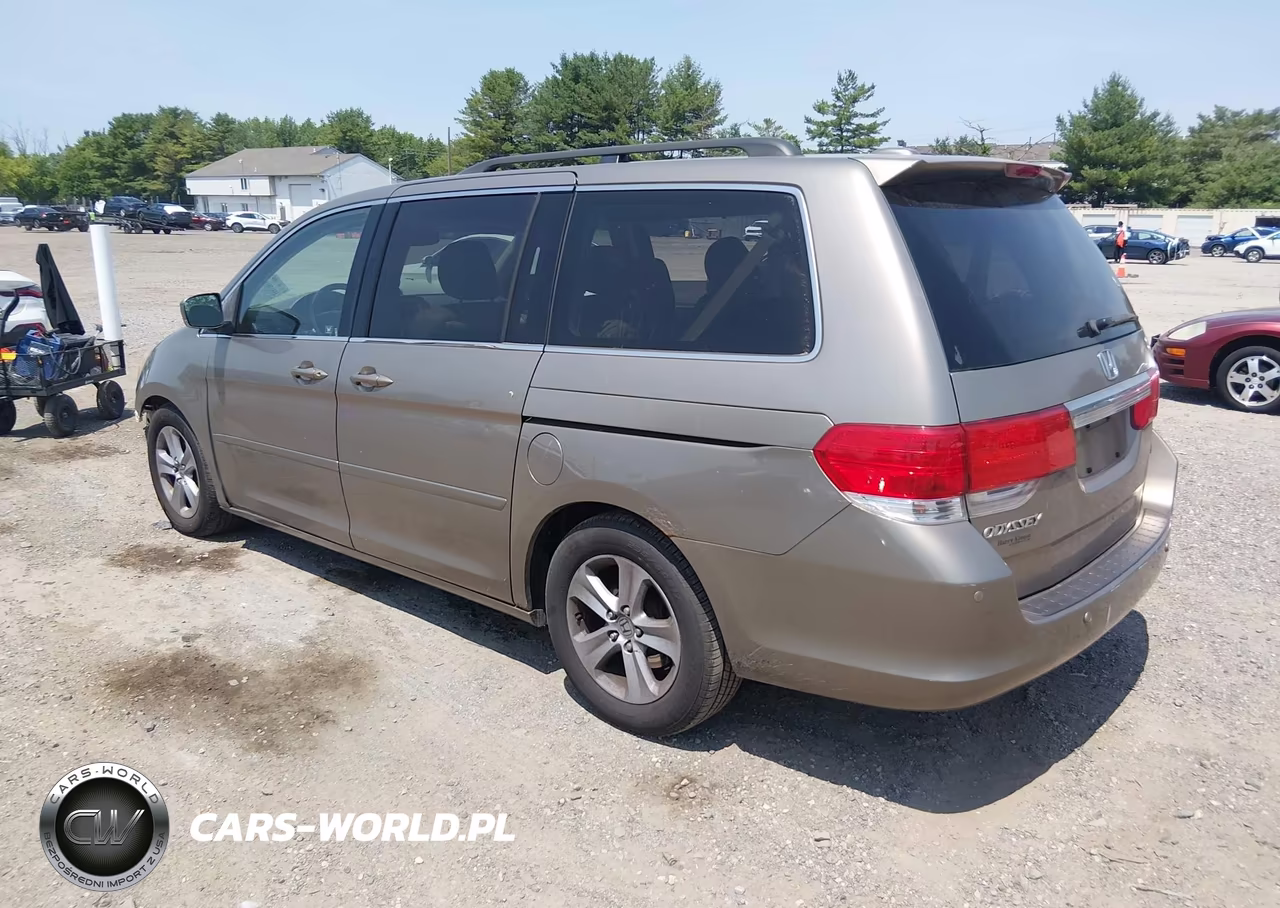2010 Honda Odyssey Touring VIN:5FNRL3H92AB004928 - 3