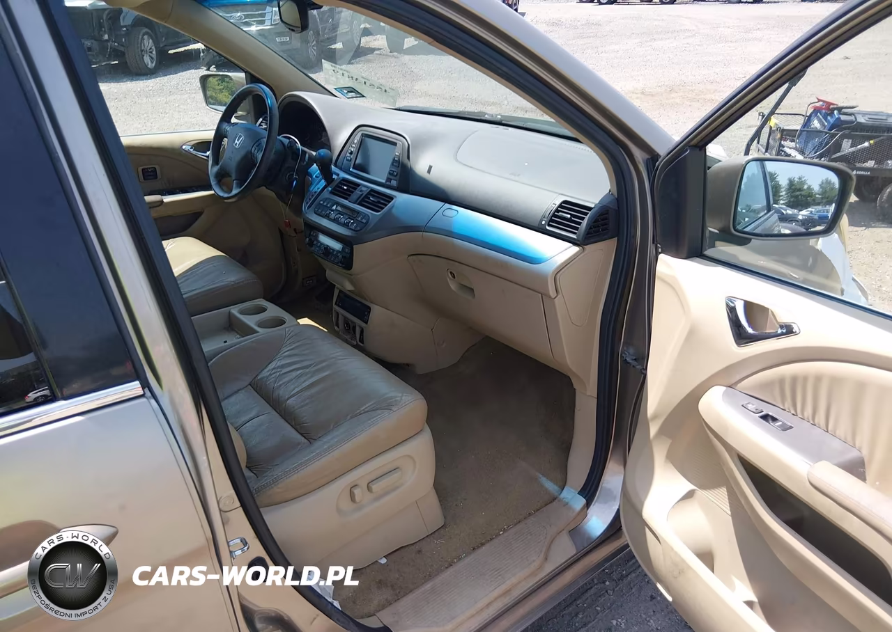2010 Honda Odyssey Touring VIN:5FNRL3H92AB004928 - 5
