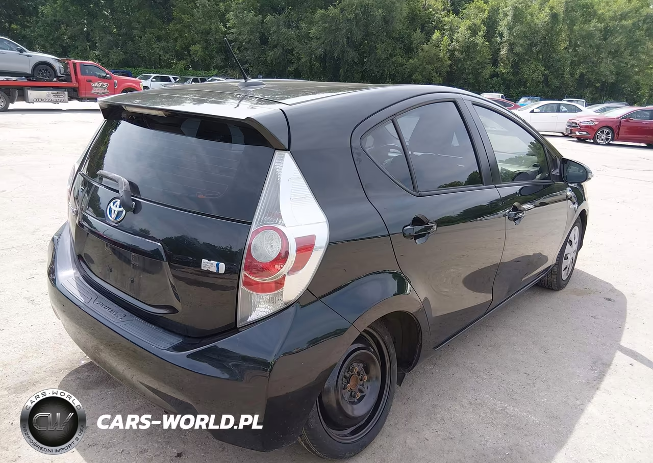 2012 Toyota Prius C Three VIN:JTDKDTB33C1504241 - 4