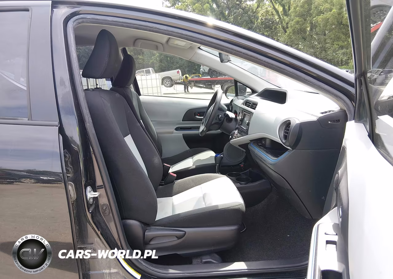2012 Toyota Prius C Three VIN:JTDKDTB33C1504241 - 5