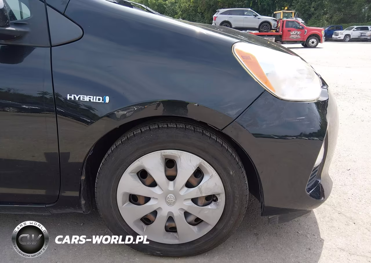 2012 Toyota Prius C Three VIN:JTDKDTB33C1504241 - 6
