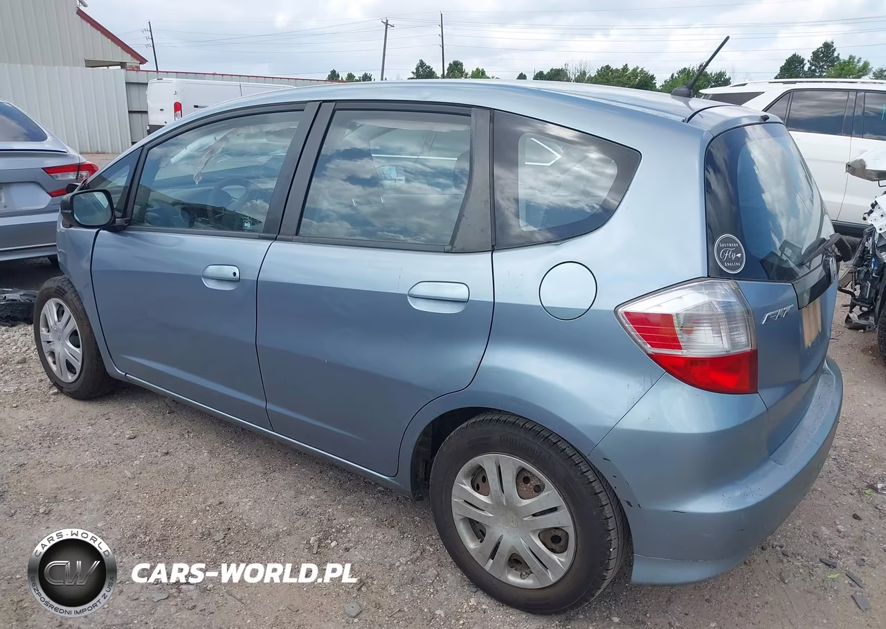 2011 Honda Fit VIN:JHMGE8H31BC021923 - 3