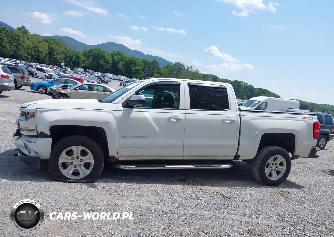 2018 Chevrolet Silverado 1500 2Lt VIN:3GCUKREC2JG393838 - 15