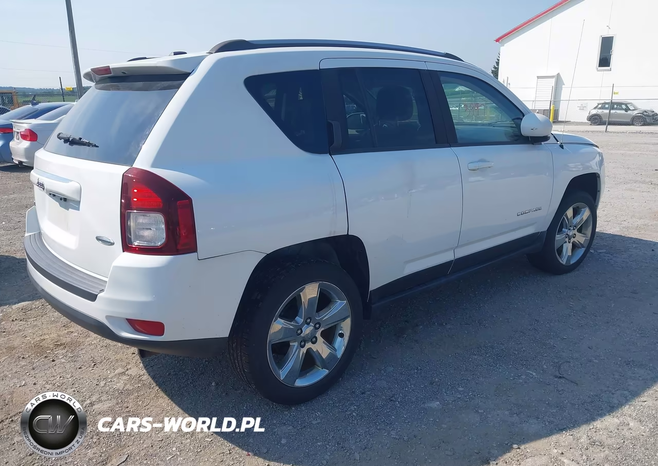 2016 Jeep Compass Latitude VIN:1C4NJDEB6GD587425 - 4