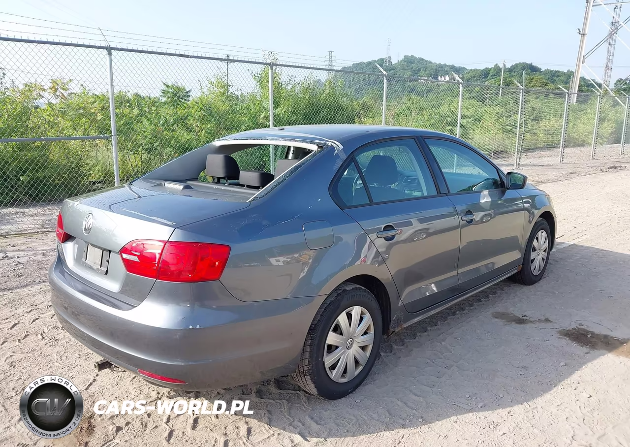 2013 Volkswagen Jetta 2.0L S VIN:3VW2K7AJ6DM431770 - 4