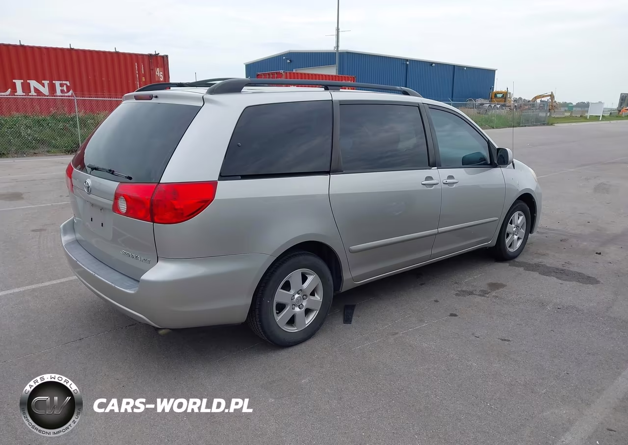2010 Toyota Sienna Xle VIN:5TDYK4CC0AS309069 - 4