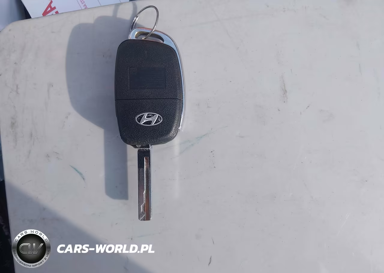 2017 Hyundai Santa Fe Sport 2.4L VIN:5XYZT3LB8HG449011 - 11