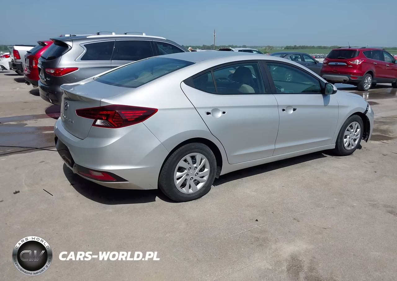 2019 Hyundai Elantra Se VIN:5NPD74LFXKH446165 - 4
