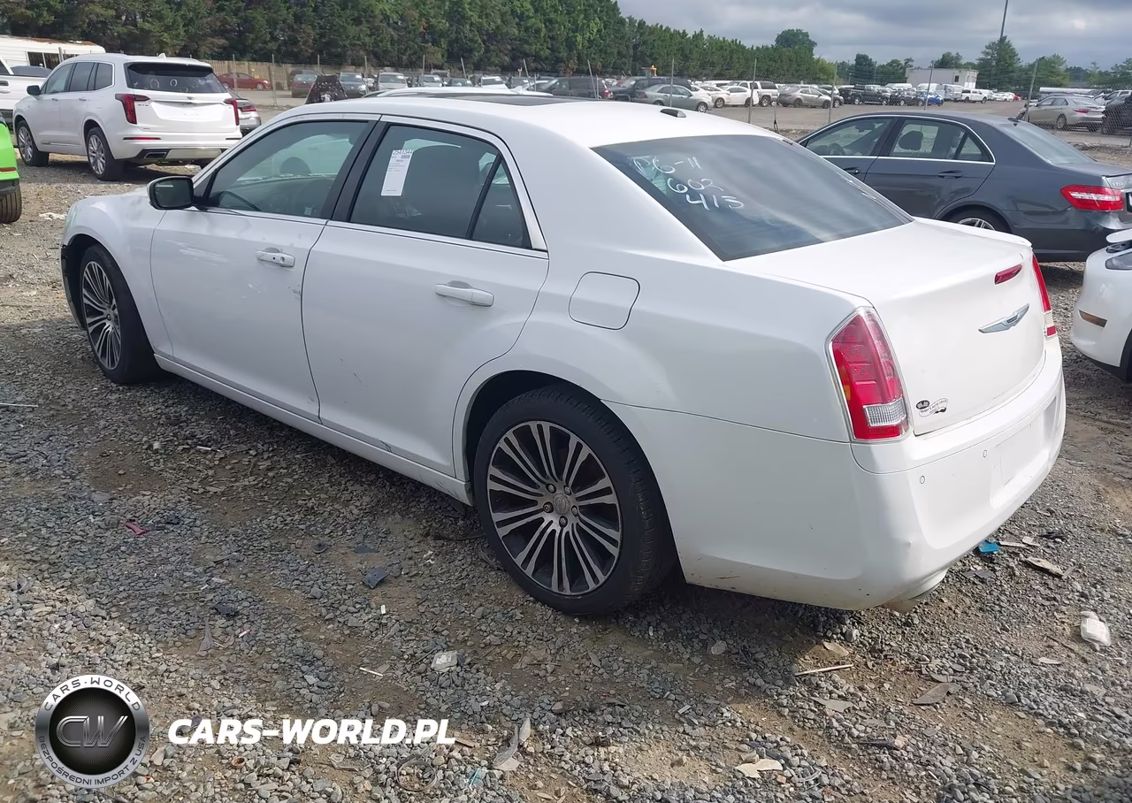2013 Chrysler 300 300S VIN:2C3CCABTXDH602413 - 3