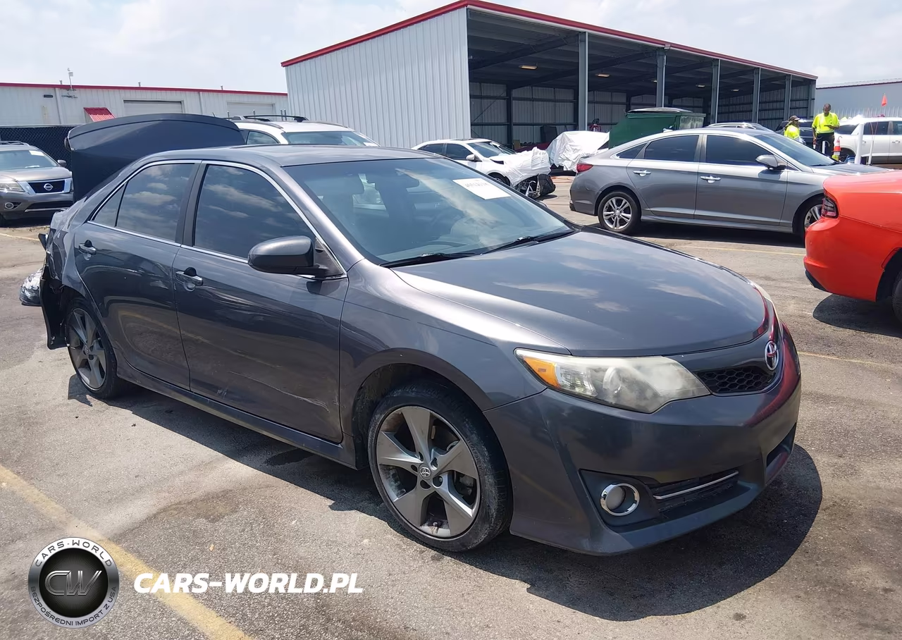 2014 Toyota Camry Se Sport – zdjęcie 1 z 16