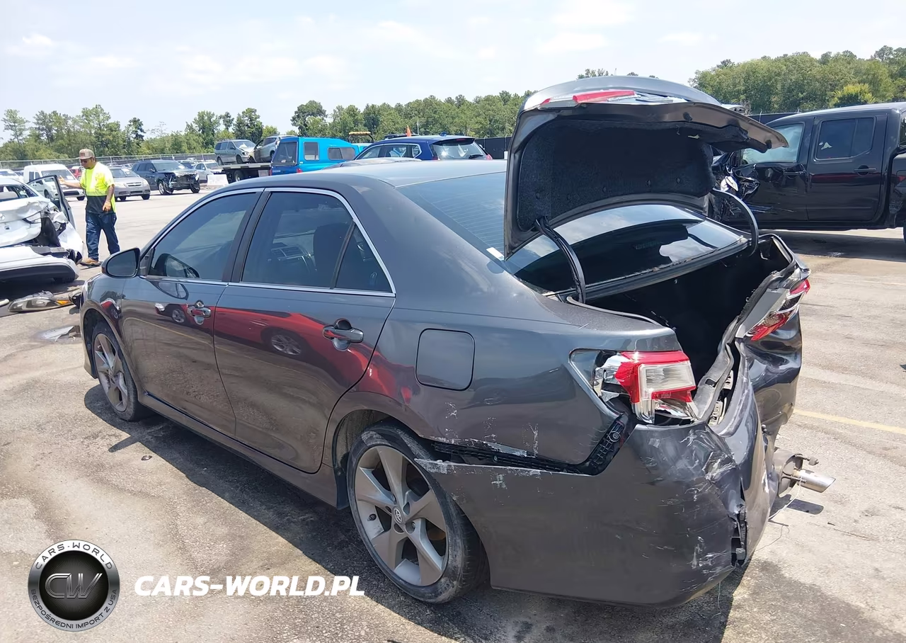 2014 Toyota Camry Se Sport VIN:4T1BF1FK3EU473148 - 3