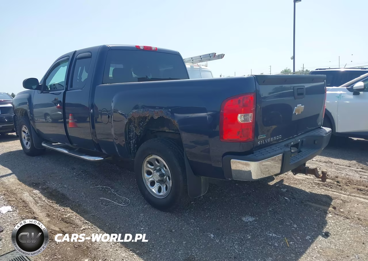 2011 Chevrolet Silverado 1500 Ls VIN:1GCRCREA6BZ317025 - 3