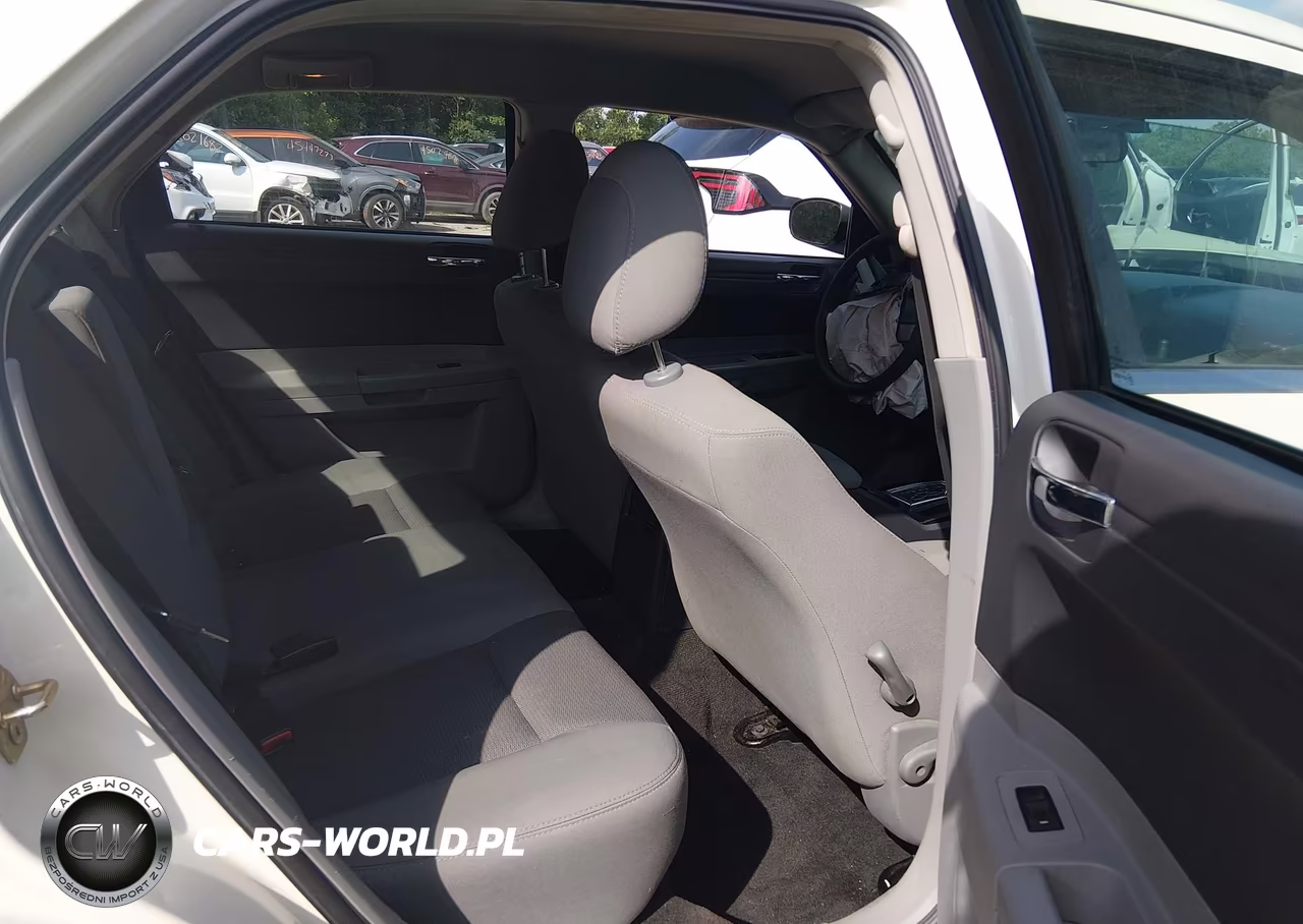 2006 Chrysler 300 VIN:2C3KA43R76H226620 - 8