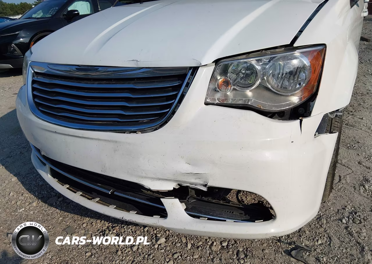 2015 Chrysler Town & Country Touring VIN:2C4RC1BG4FR715344 - 6