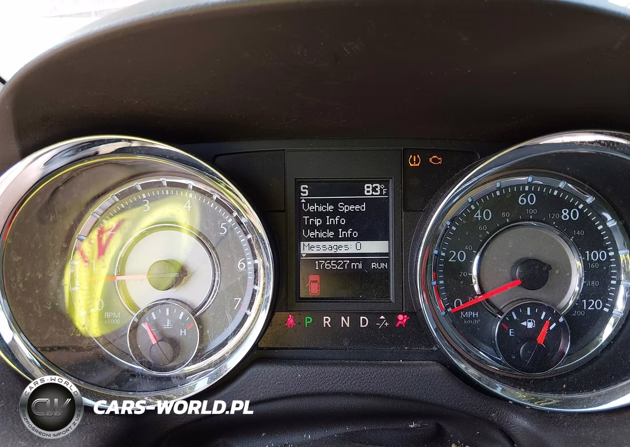 2015 Chrysler Town & Country Touring VIN:2C4RC1BG4FR715344 - 7