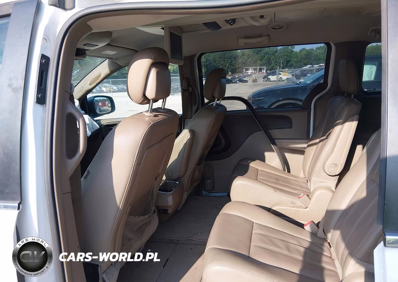 2015 Chrysler Town & Country Touring VIN:2C4RC1BG4FR715344 - 8