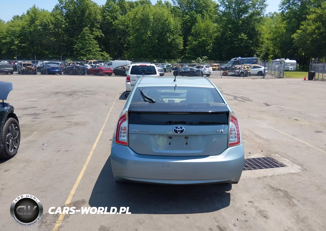 2014 Toyota Prius Two VIN:JTDKN3DU0E1778860 - 16