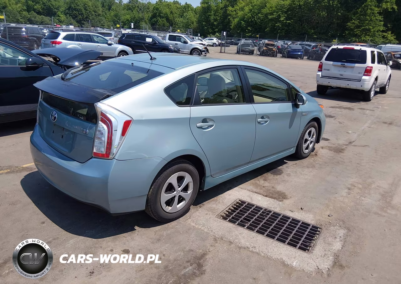 2014 Toyota Prius Two VIN:JTDKN3DU0E1778860 - 4