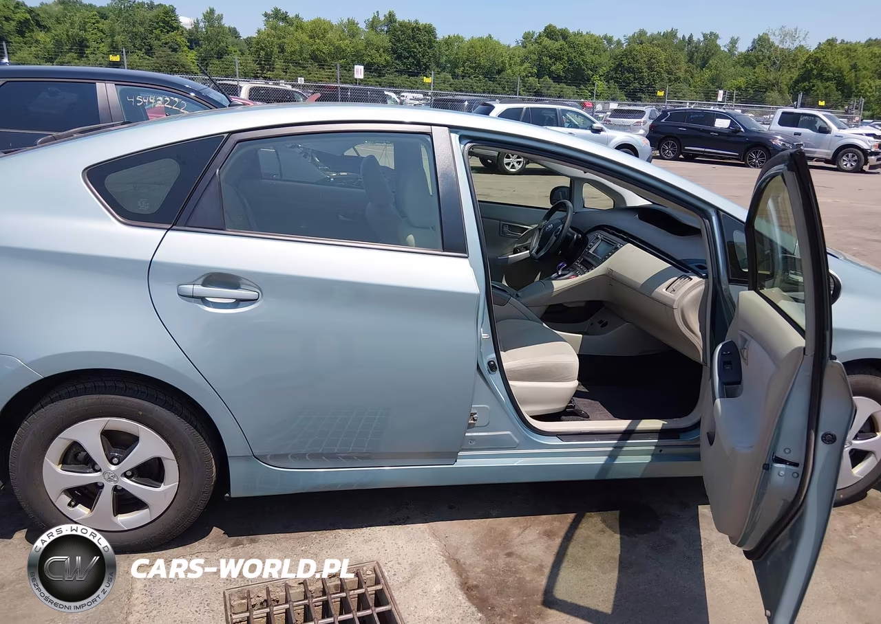 2014 Toyota Prius Two VIN:JTDKN3DU0E1778860 - 5