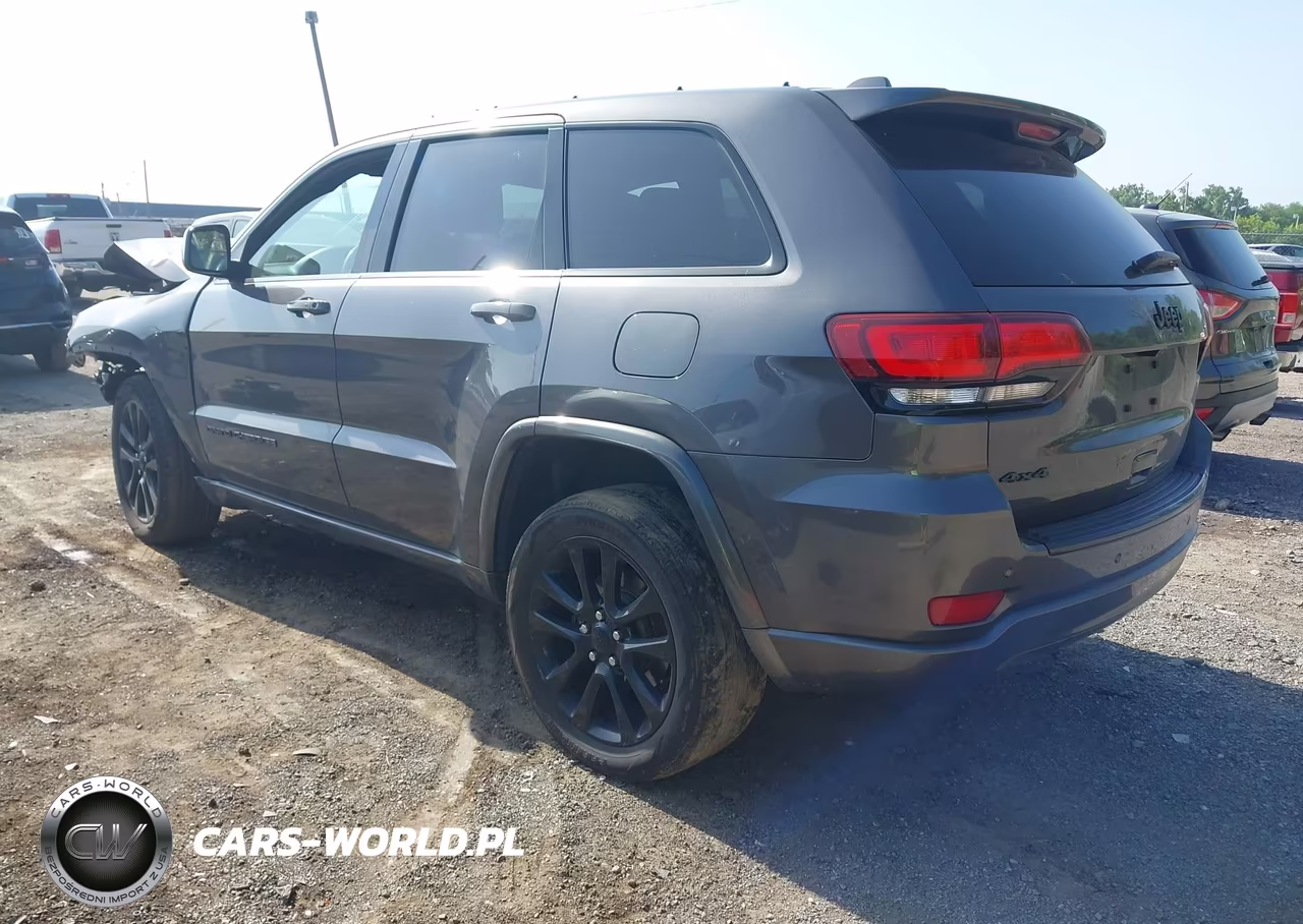 2018 Jeep Grand Cherokee Altitude 4X4 VIN:1C4RJFAG0JC376281 - 3