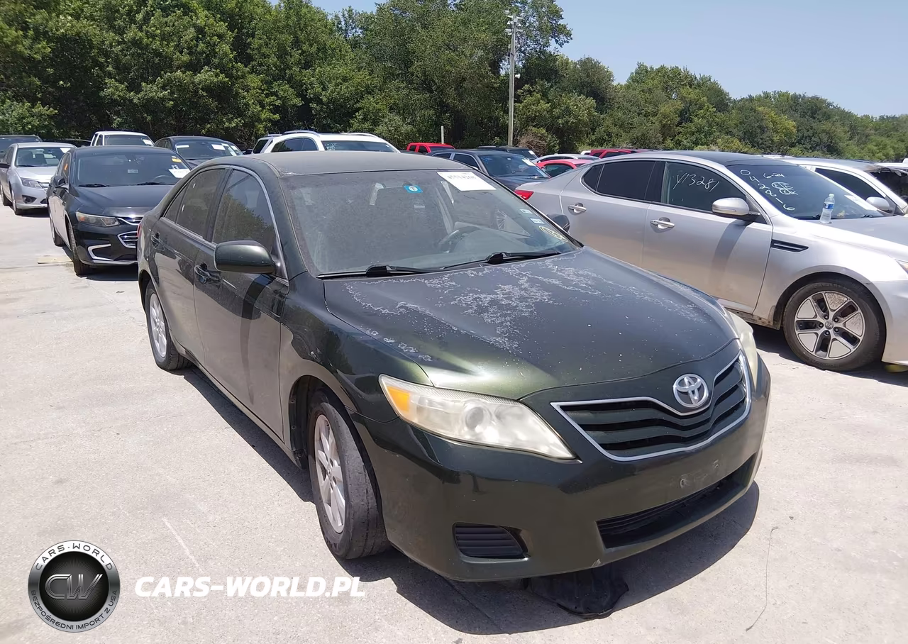 2010 Toyota Camry Le – zdjęcie 1 z 11